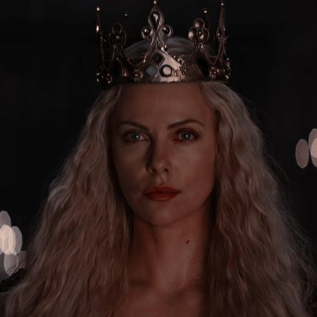 Шарлиз терон королева равенна