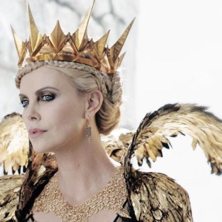 Шарлиз терон королева равенна