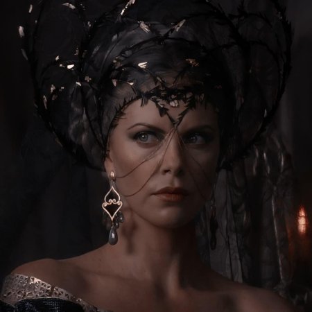 Шарлиз терон королева равенна