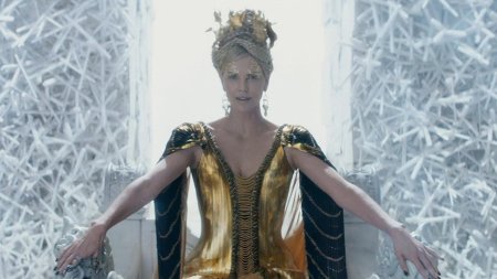 Шарлиз терон королева равенна