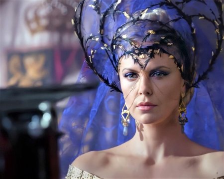 Шарлиз терон равенна