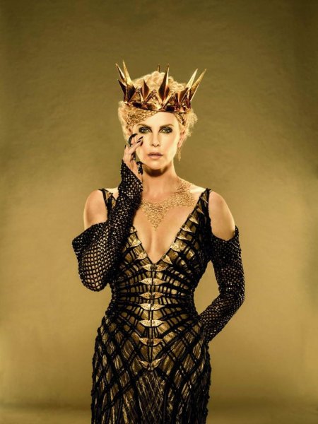 Шарлиз терон королева равенна