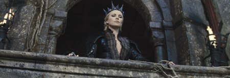 Шарлиз терон белоснежка и охотник