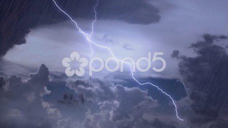 Молния в облаках