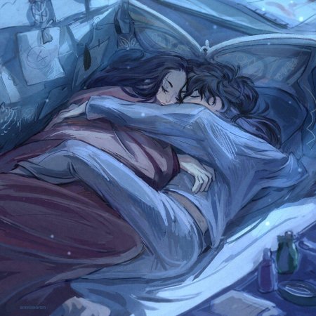 Обнимает одеяло