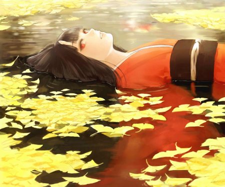 Аниме девушка лежит в воде