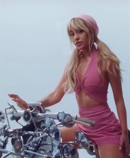 Ариана гранде 2023