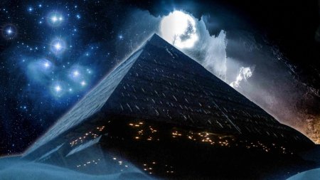 Пирамиды ночью
