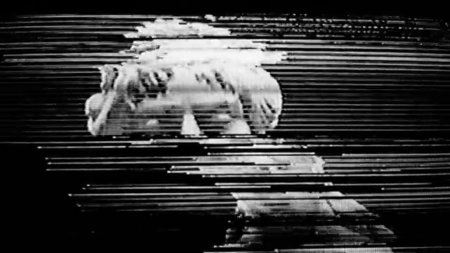 Глитч на черном