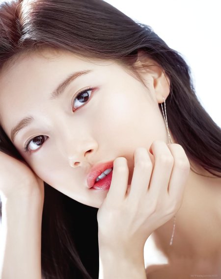 Красивая девушка кореянка