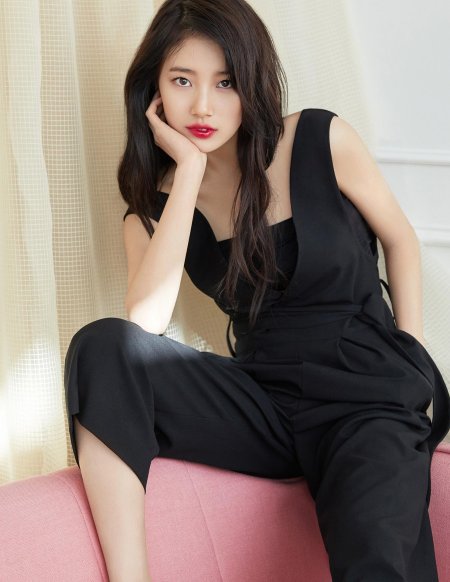 Красивая азиатская девушка