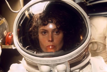 Чужой фильм сигурни уивер