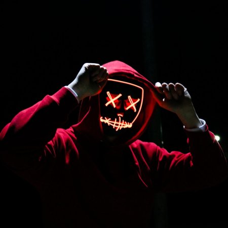 Светящаяся неоновая маска