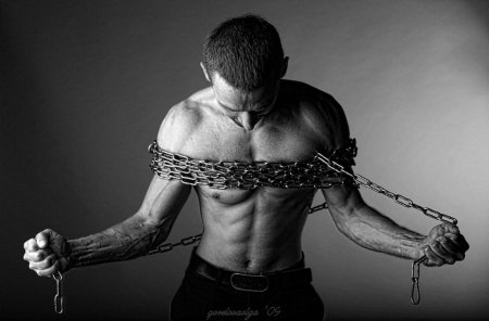 Люди в цепях