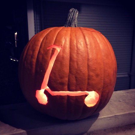 Тыква вырезанная на хэллоуин