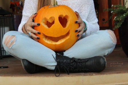 Девушка с тыквой