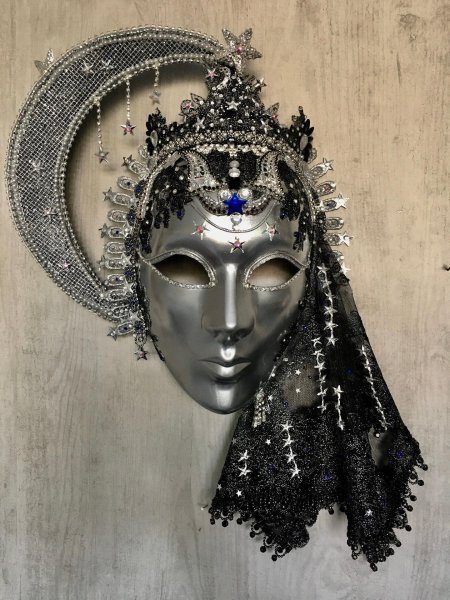 Венецианская карнавальная маска морена