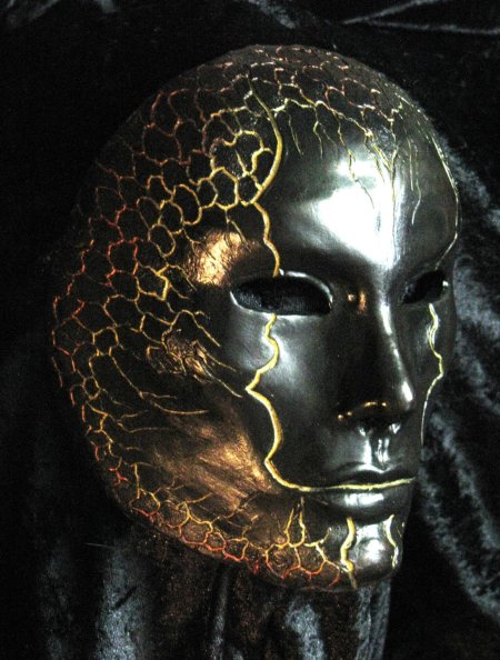 Маска из металла