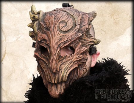 Деревянная маска