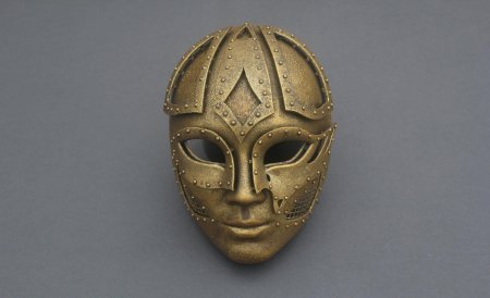 Маска бронзовая
