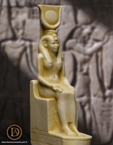 Египетская статуя