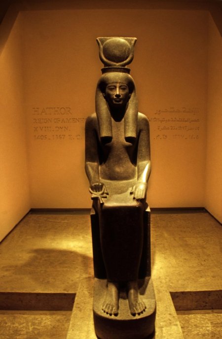 Статуя богини хатхор