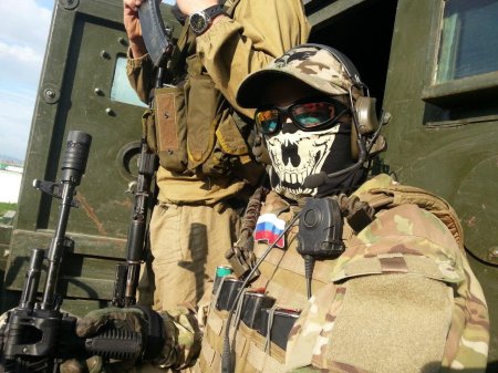 Боец в маске