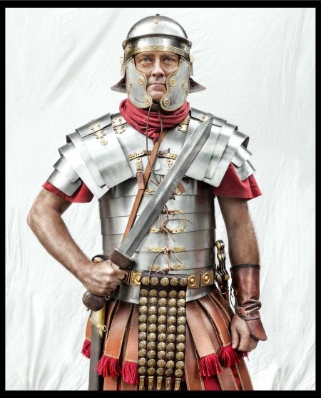 Римский легионер в лорика сегментата