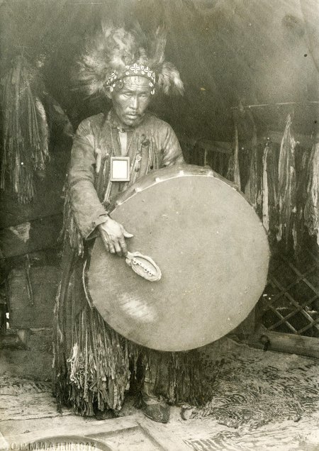 Тувинский шаман адыгжы