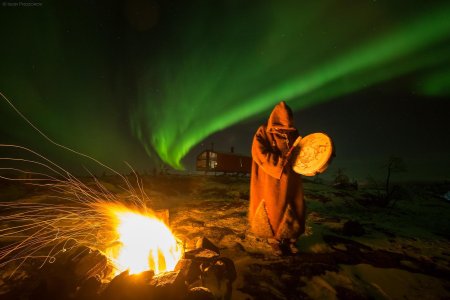 Чум тундра северное сияние