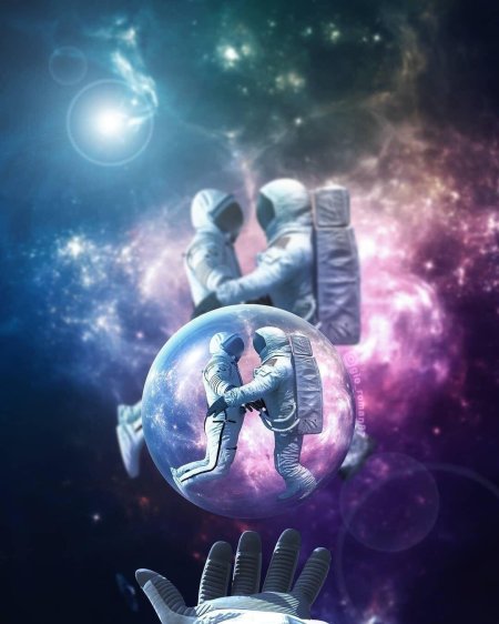 Космонавт в космосе