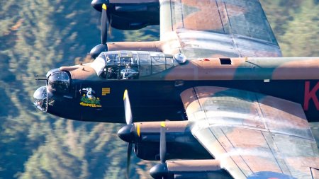 Бомбардировщик ланкастер второй мировой войны