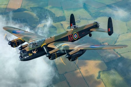 Английский тяжёлый бомбардировщик авро ланкастер