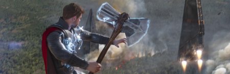 Тор с гром секирой