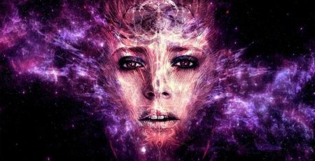 Девушка в космосе