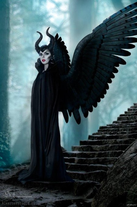 Малефисента с крыльями 2014