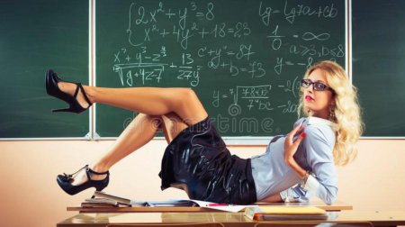 Учительница красивая