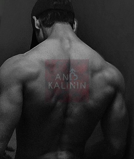 Накаченная мужская спина