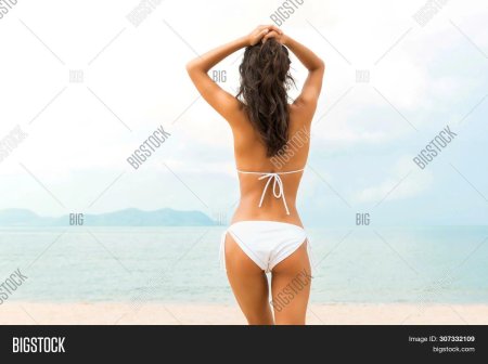 Девушки в бикини со спины