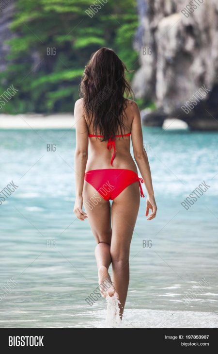 Бикини сзади