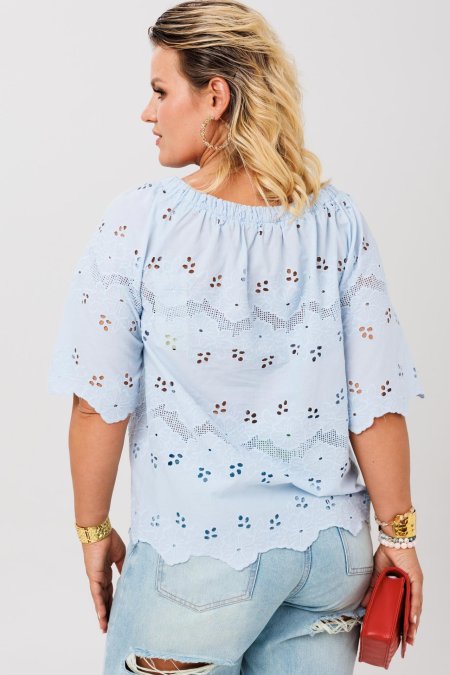 Блузка голубая