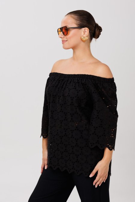 Блуза с открытыми плечами