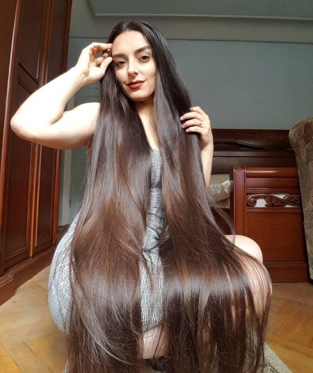 Длинные шелковистые волосы