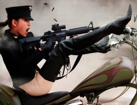 Девушка с оружием