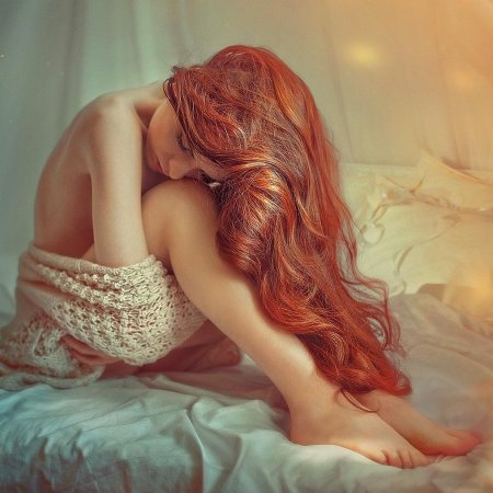 Девушка с рыжими волосами