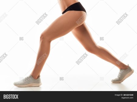 Красивые ноги и попа