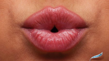 Губы крупно