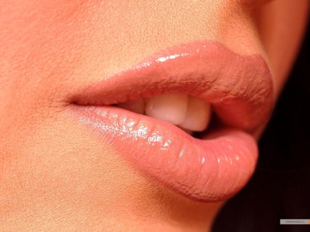 Губы крупным планом