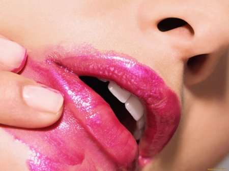 Женские губы