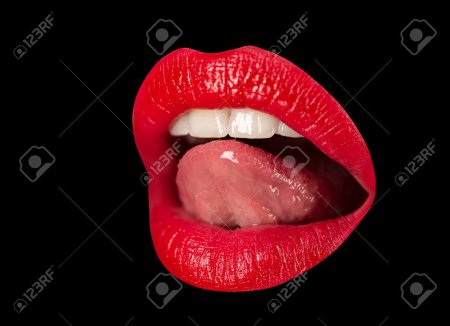 Язык облизывающий губы